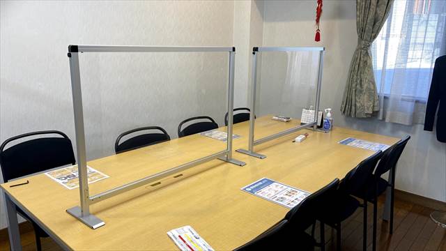 商談室　アクリルボードを設置><noscript><img src=